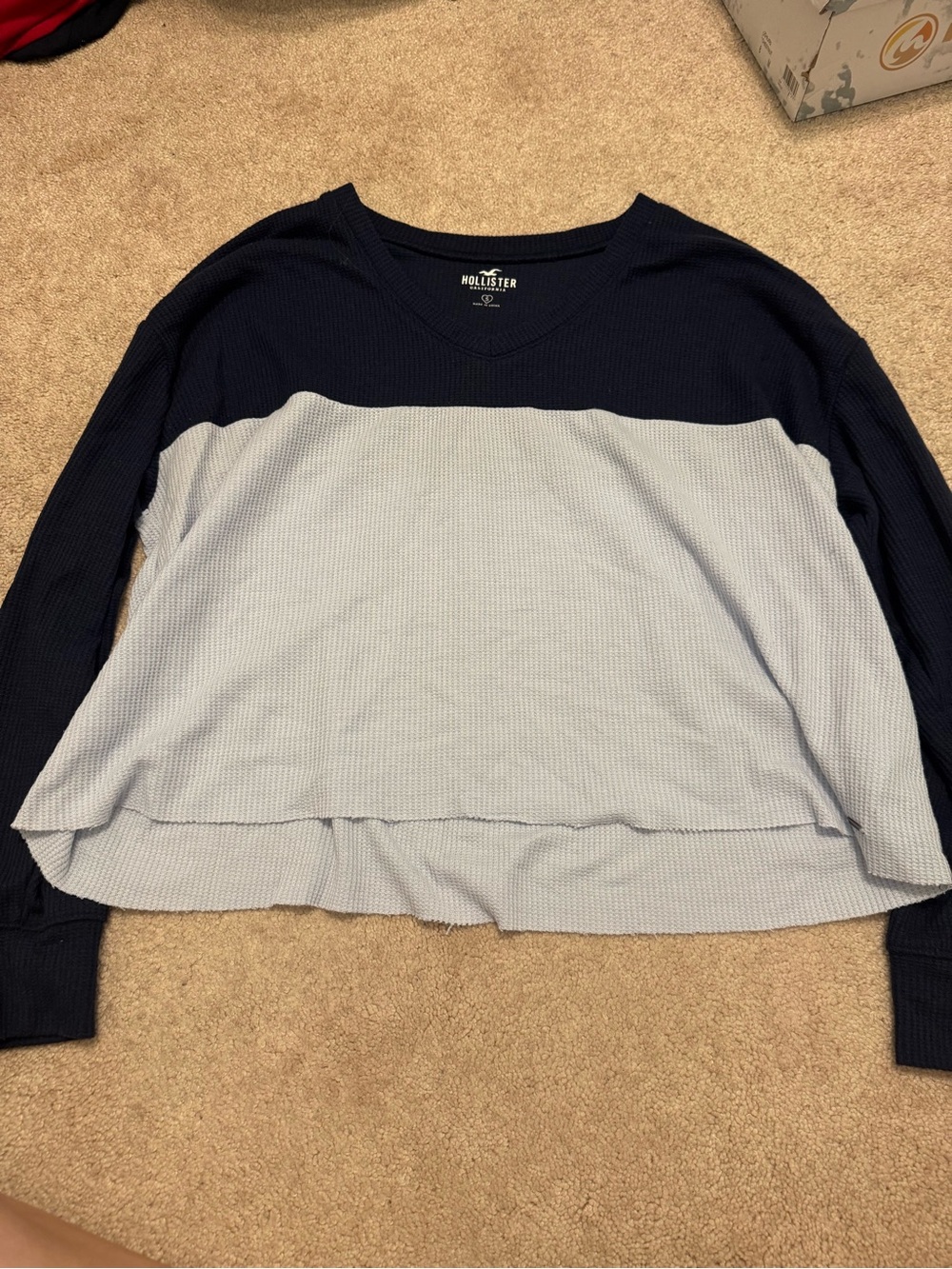 Hollister Two-Tone Waffle V-Neck Pullover in Navy & Light Blue